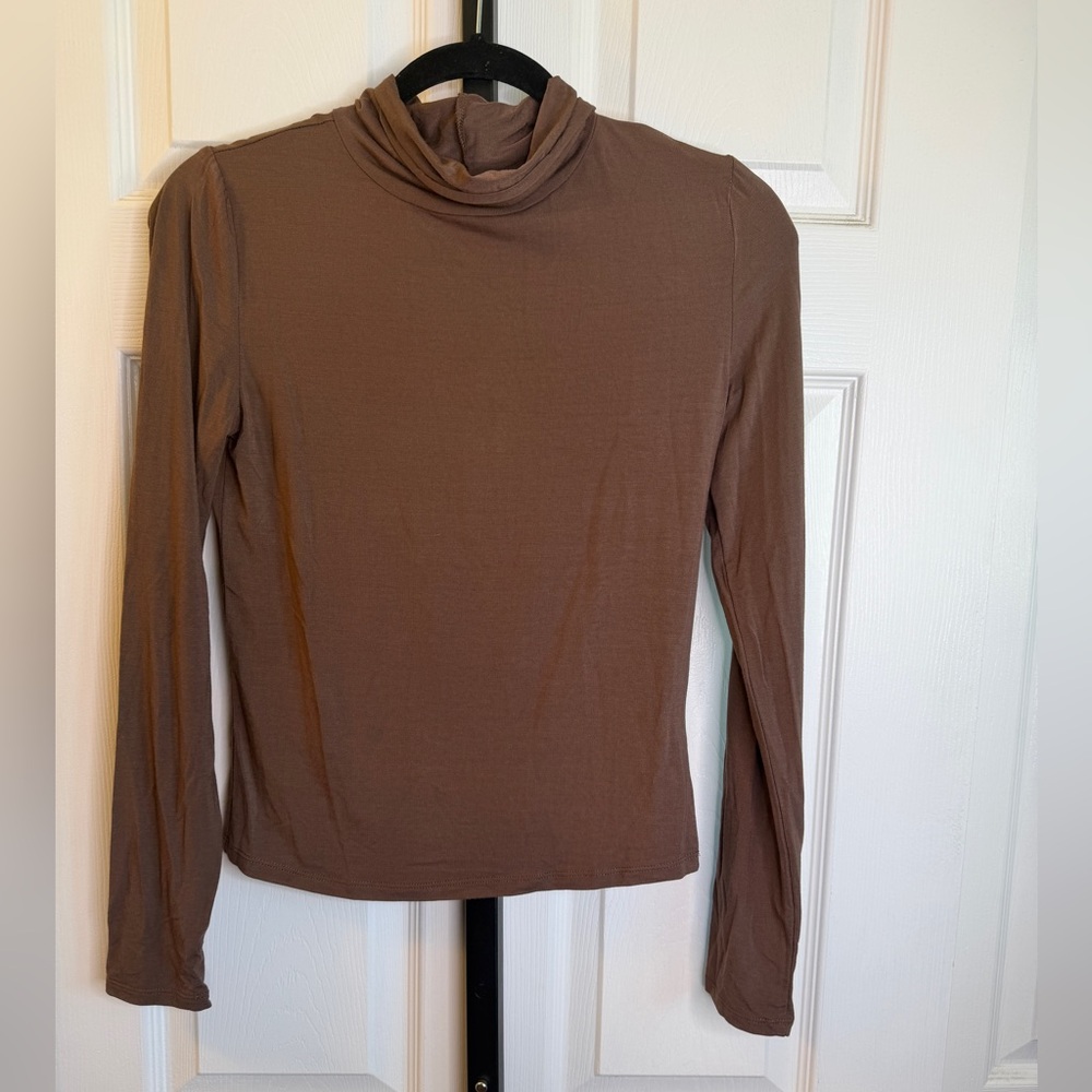 Brown Long Sleeve Turtleneck, size Large, NWT